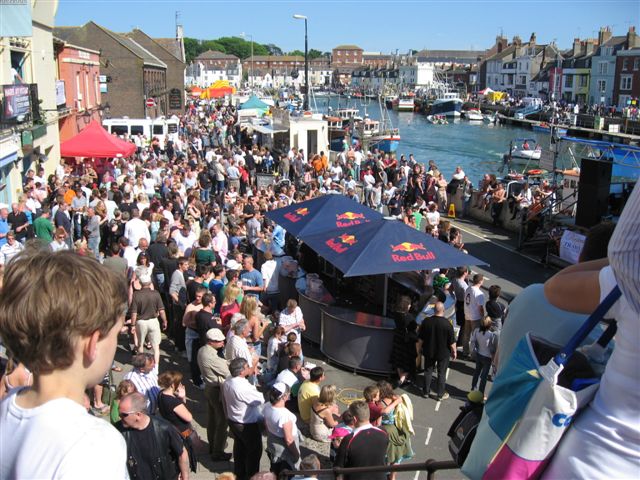 Hustle & bustling crowds